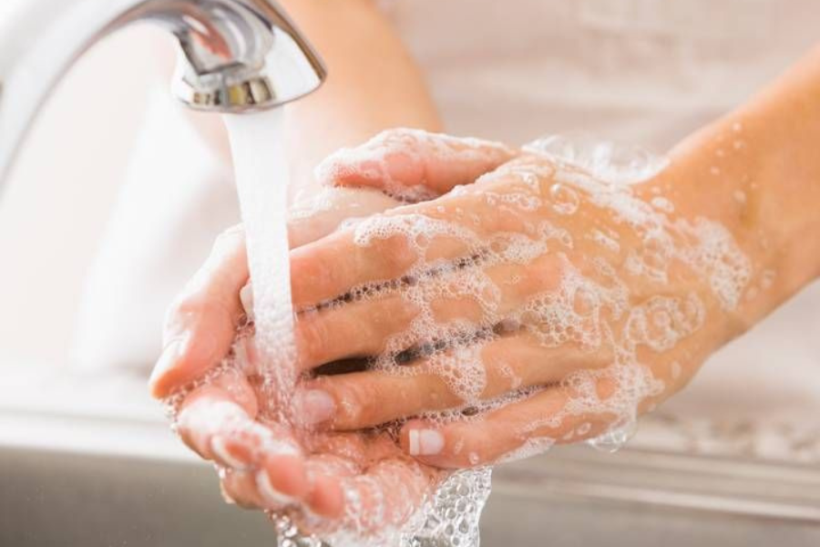 cuci tangan terlebih dahulu
