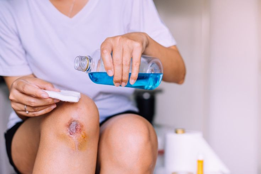 gunakan antiseptik yang sesuai bila perlu